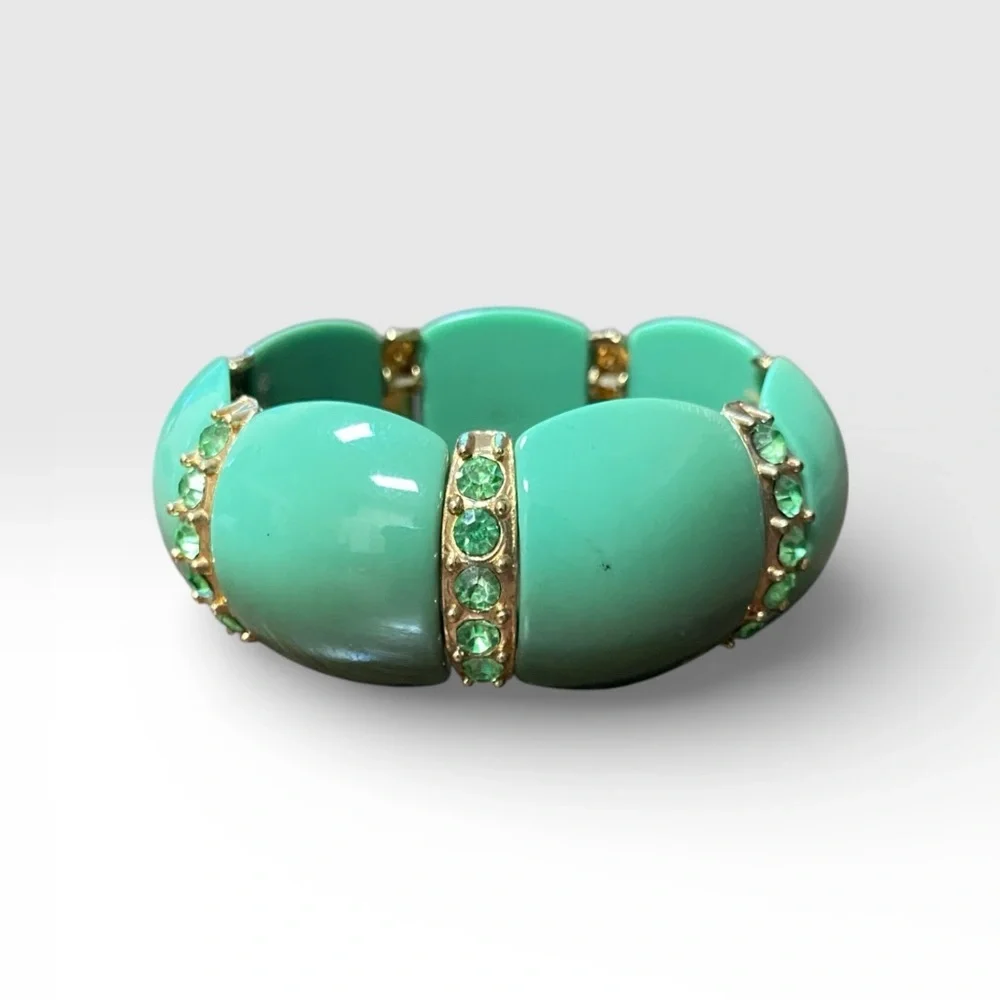 Vintage Elegant Stretch Green Bracelet with Gold Accents